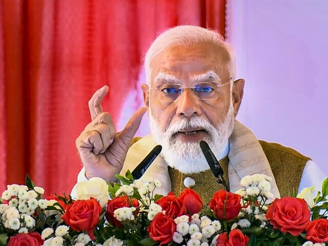 PM ने किया गुजरात के उस गांव-परंपरा का जिक्र, जहां घरों में नहीं बनता खाना