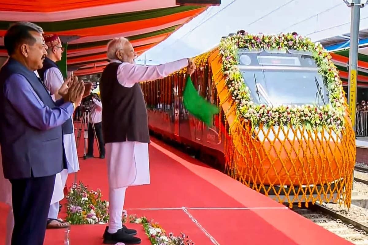 वंदे भारत स्लीपर ट्रेन पर कैसा खतरा पीएम मोदी के प्रोग्राम से पहले रेलवे को सताया क्या डर सुरक्षा बल हुए अलर्ट