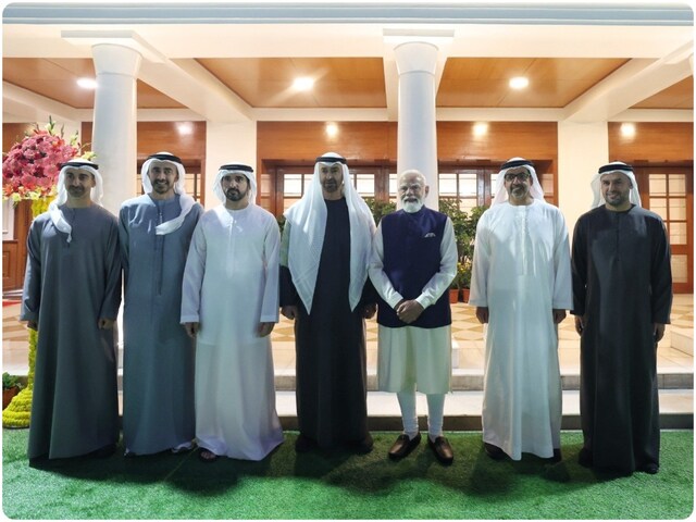 कूटनीति से आगे की मुलाकात, PM मोदी के आवास पर परिवार संग पहुंचे UAE राष्ट्रपति