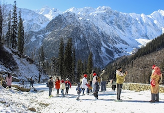 कुल्लू का सुहावना मौसम