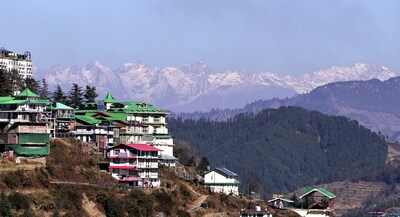 हिमाचल प्रदेश में इस सर्दी के सीजन में नाममात्र बर्फ गिरी है.