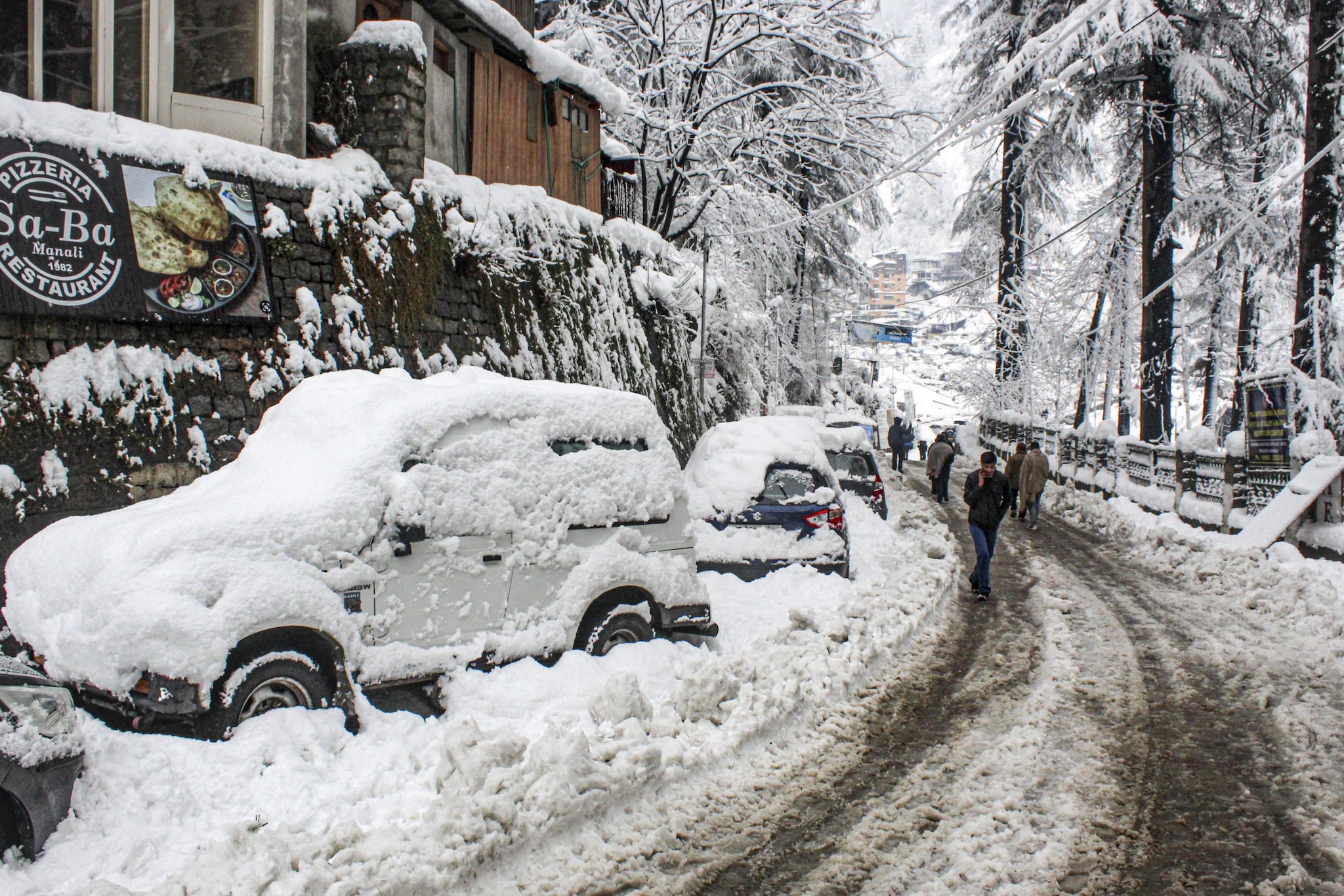 Aaj Ka Mausam: कश्मीर-हिमाचल में बर्फकाल पंजाब से लेकर दिल्ली-यूपी तक बारिश करेगी हाल बेहाल IMD का अलर्ट