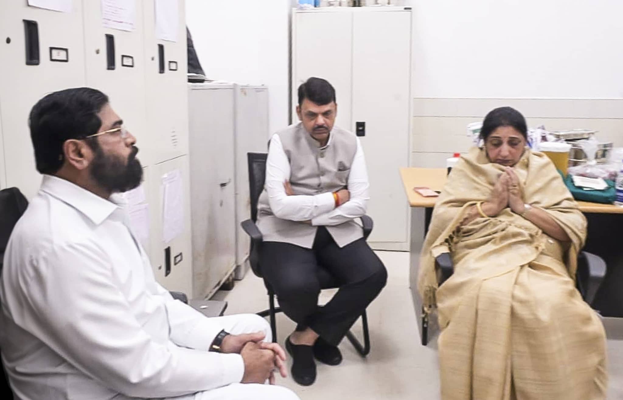 सुनेत्रा पवार को यूं ही डिप्टी सीएम नहीं बना रही महायुति पर्दे के पीछे बड़ा खेल सन्नाटे में शरद पवार