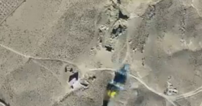 दावा किया जा रहा कि पाकिस्तानी सेना ने अफगानिस्तान में बम गिराए हैं.