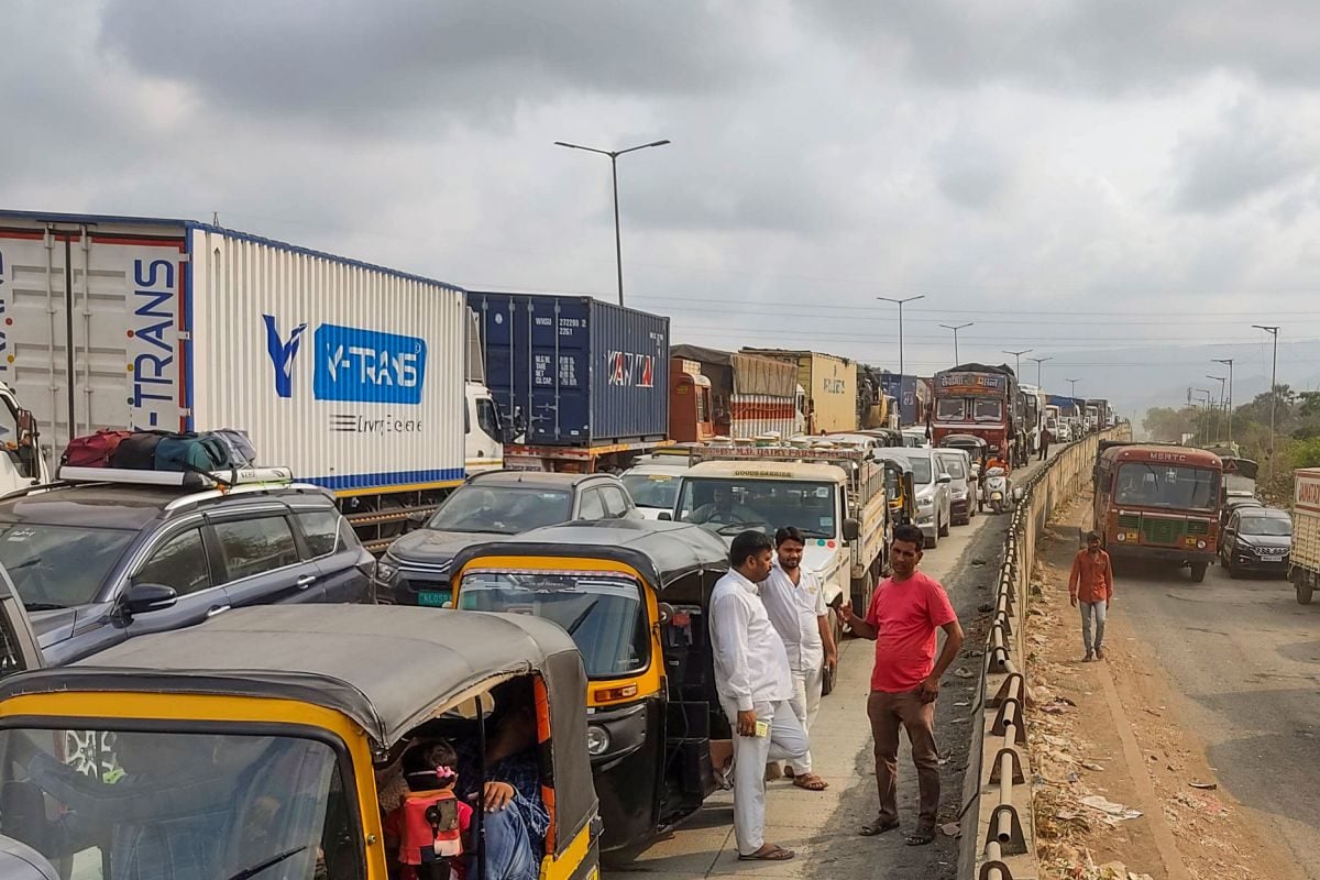 महाराष्ट्र में भाषा पर घमासान: पालघर में गुजराती नोटिफिकेशन पर क्यों भड़के उद्धव और कांग्रेस