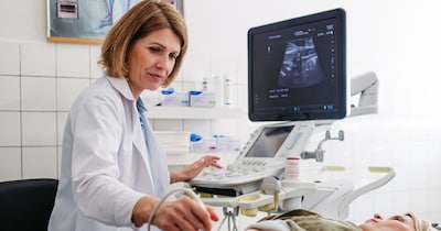 डिलीवरी के एक महीने बाद महिलाओं को अल्ट्रासाउंड कराना चाहिए.