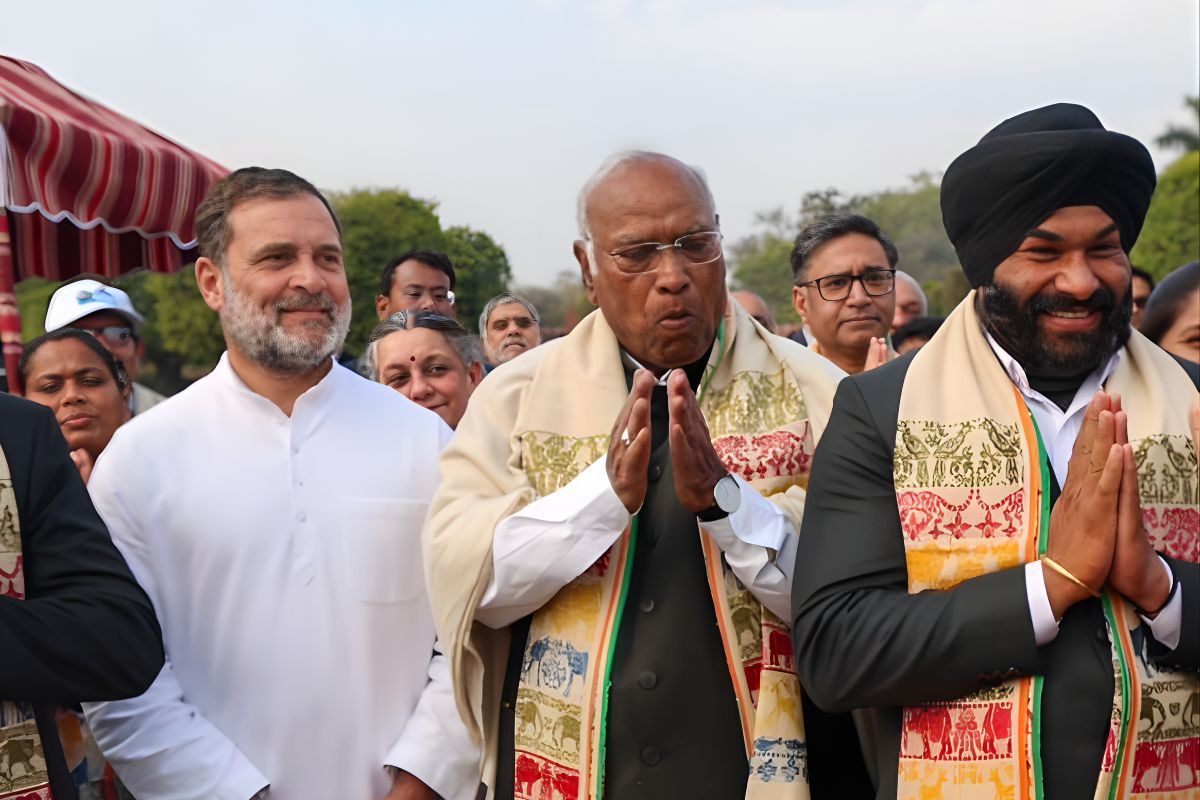 अहोम साम्राज्य की शान देवताओं को होता अर्पण नार्थ ईस्ट के लिए कितना अहम ये पटका क्या कांग्रेस को भारी पड़ेगी राहुल की भूल