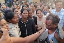  महिला पुलिस का बदला! लिपस्टिक लगाई, जूते की माला पहनाई, चड्‌ढी-बनियान में आरोपी को शहर में घुमाया