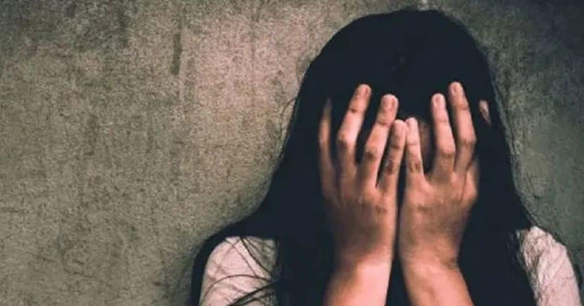 ‘मेरे कपड़े उतारने लगा’, गुरुग्राम के होटल में कैबिन-क्रू युवती से रेप की कोशिश, 250 KM गलत रास्ते पर घुमाता रहा सह-कर्मचारी, FIR