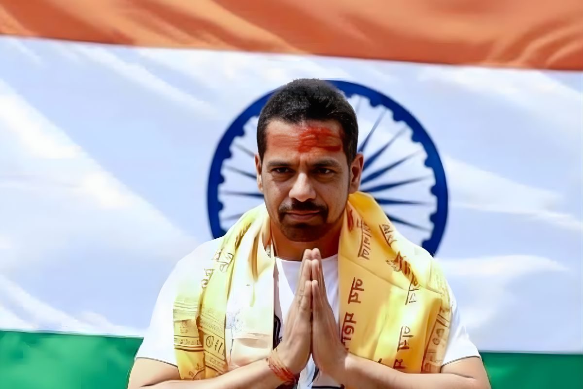 रॉबर्ट वाड्रा का नया अवतार माथे पर त्रिपुंड और पीछे तिरंगा क्यों कर रहे हिंदुओं की इतनी बात