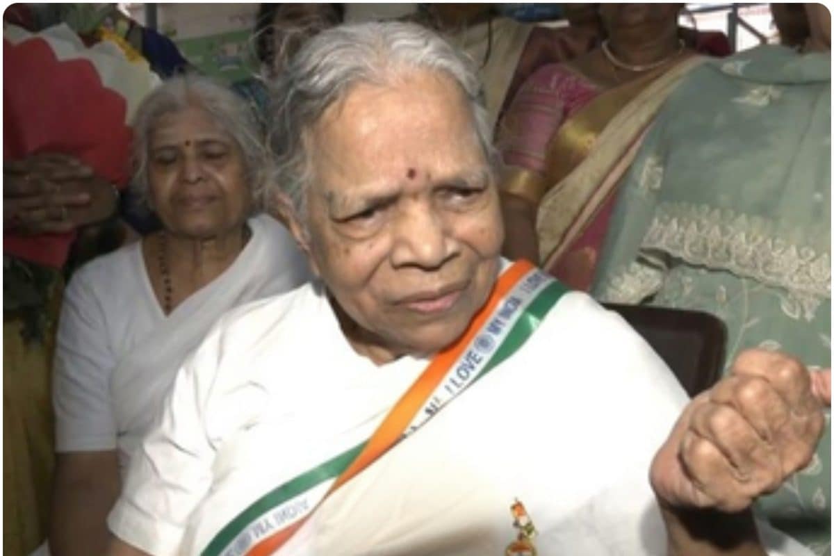 15 रुपए से शुरू हुआ 50 साल का सफर खुद को हजारों की मां मानती हैं सुशीलम्मा पद्म पुरस्कार मिलने पर छलके आंसू