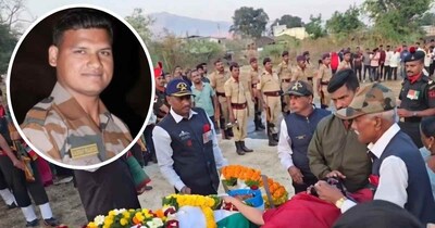 Satara jawan wife in funeral