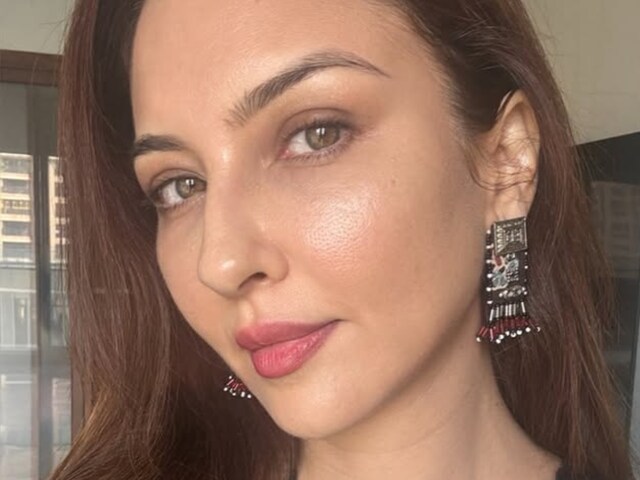 महाराष्ट्र नगर निगम चुनाव में बूथ-बूथ भटकीं सौम्या, नहीं था वोटर लिस्ट में नाम