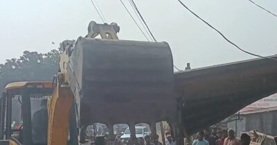 Bulldozer Action in Madhepura: Encroachments Cleared from Durga Sthan to Gaushala Chowk