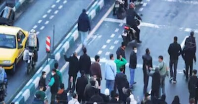 ईरान प्रदर्शन में चली गोलियां