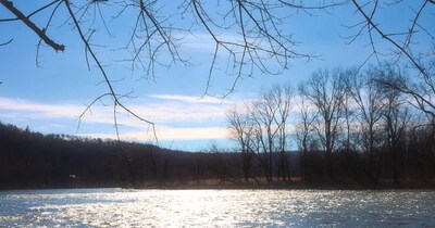 यह विशाल जल निकाय तब बनता है जब दो बड़ी नदियां - पराना नदी और उरुग्वे नदी एक साथ मिलती हैं.