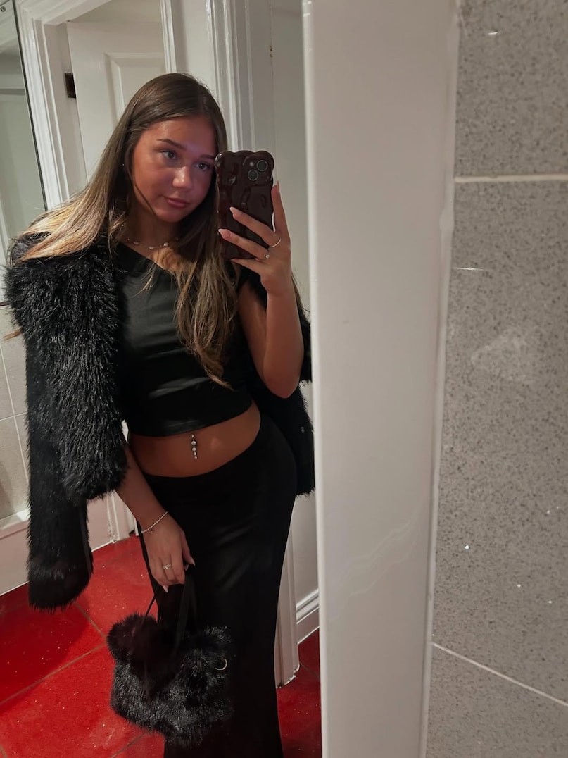 Kartik Aaryan, Who is Kareena Kubiliute, Kartik Aaryan linked to Kareena Kubiliute, Sara Ali Khan, Ananya Panday, Pashmina Roshan, Janhvi Kapoor, who is Kareena Kubiliute 18 year old cheerleader, कार्तिक आर्यन, करीना कुबिलियूट, कौन है करीना कुबिलियूट, कार्तिक आर्यन से जुड़ा करीना कुबिलियूट का नाम, कौन है 18 साल की करीना कुबिलियूट