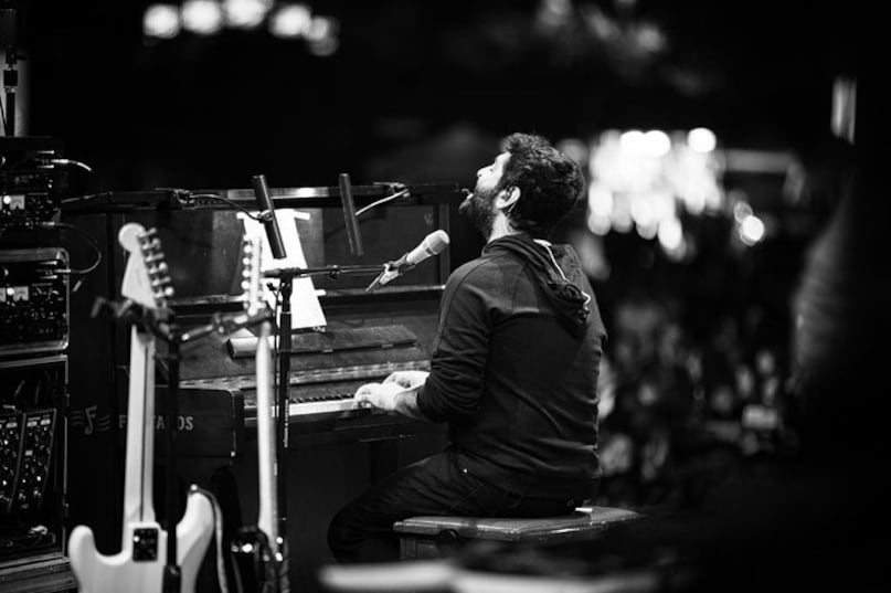 Arijit Singh, Arijit Singh News, arijit singh filmmaking, arijit singh debut hindi film, arijit singh sons, arijit singh wife koel singh, arijit singh retirement reason, why arijit singh quit playback singing, अरिजीत सिंह की पहली हिंदी फिल्म, अरिजीत सिंह का बेटा, अरिजीत सिंह रिटायरमेंट का कारण