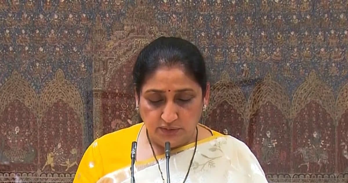Sunetra Pawar Live: आंसुओं के बीच होगा बारामती की बहू सुनेत्रा पवार का राजतिलक, विधायक दल की बैठक में रोए मंत्री