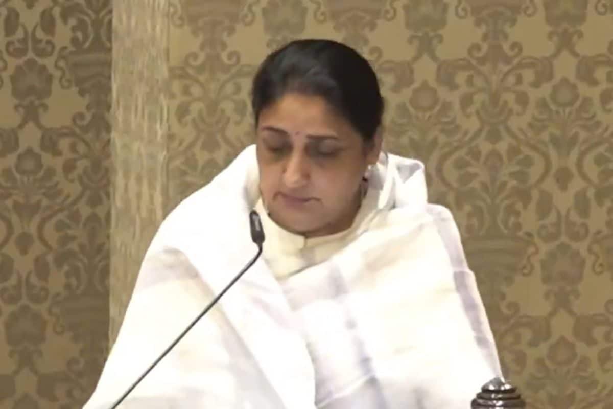 'अजित पवार के सपनों का महाराष्ट्र बनाऊंगी', पहली महिला डिप्टी सीएम बनते ही बोलीं सुनेत्रा