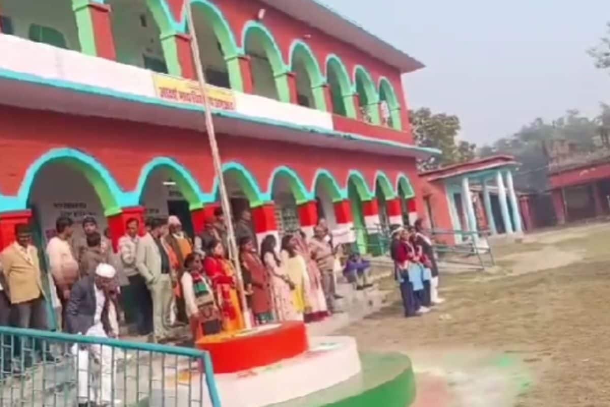 मिस्टर जिन्ना अमर रहे का नारा लगवा रहे थे मास्टर साहब! भागी-भागी पहुंची पुलिस, मिनटों में एक्शन