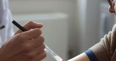 Woman Swindled of 4 Lakh in 'Black Blood' Physiotherapy Scam; Bank Employee Saves Another