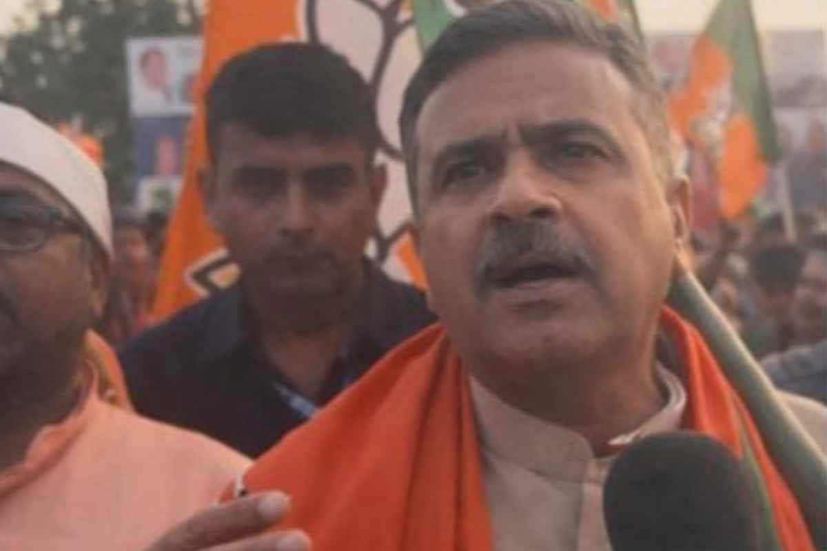 TMC के 10-12 गुंडों ने पुलिस के साथ मिलकर सुवेंदु अधिकारी ने हमले पर तोड़ी चुप्‍पी कार्यकर्ताओं संग निकाला मार्च