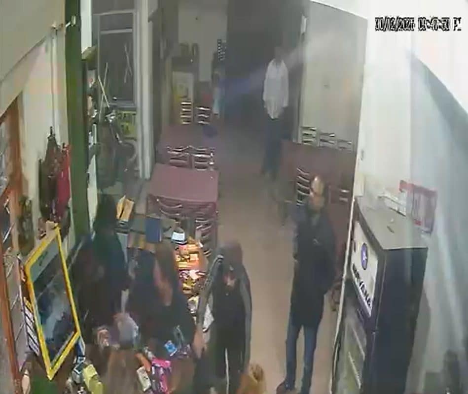 नेवी से रिटायर होटल मालिक के सीने में घोंप दिया खंजर VIDEO आए सामने