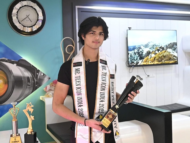 सुंदरनगर के आर्यन बने ‘मिस्टर टीन आइकन इंडिया-2025’, फिल्म सिटी में जीता खिताब