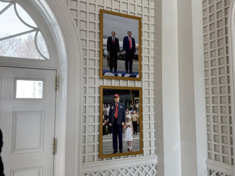 Trump Display putin photo in White House Palm Room