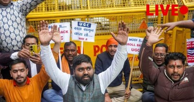 सुप्रीम कोर्ट ने गुरुवार को UGC 2026 इक्विटी रेगुलेशन को लागू करने पर रोक लगा दी और कहा कि अगले आदेश तक 2012 के नियम लागू रहेंगे.