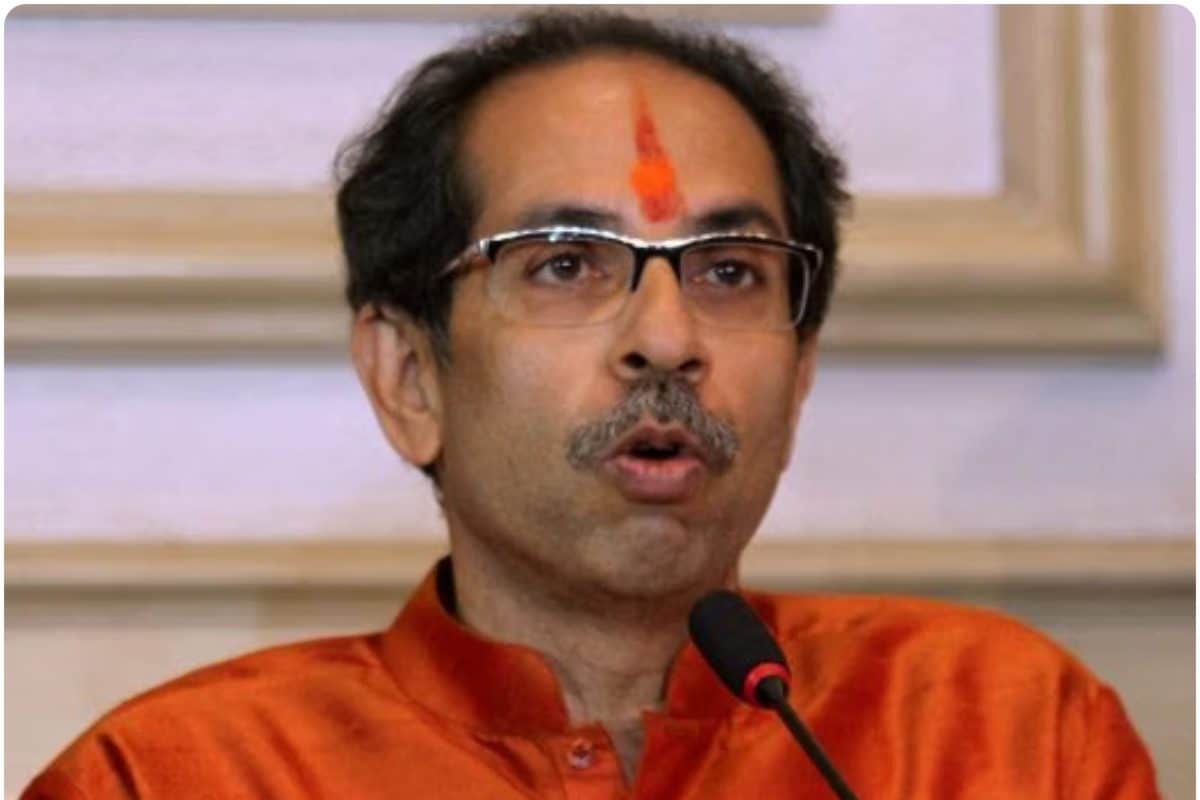 हो गया खेला! उद्धव गुट के 4 पार्षद 10 दिनों से 'लापता', संजय राउत की चेतावनी के बाद शहर में लगे पोस्टर