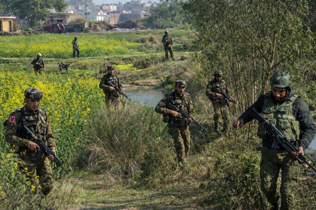 PHOTOS: मावी उस्मान और अख्तर अली… यहीं कहीं छिपे हैं ये तीन आतंकवादी खबरदार रहो!
