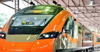 वंदे भारत स्लीपर ट्रेन में सफर से पहले सीखिए टॉयलेट सेंस, रेलवे अधिकारी की चेतावनी से छिड़ी बहस. (Image:News18)