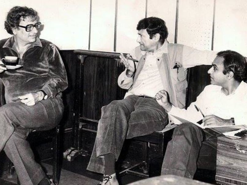 Vijay anand , Vijay anand aka Goldee , Dev anand Brother Vijay anand, superstar Dev anand, Dev Anand Brother Vijay Anand married his Niece , vijay anand Birth anniversary, vijay anand movies , vijay anand facts, Vijay anand first wife, विजय आनंद, विजय आनंद को कैसे मिला गोल्डी नाम, देवानंद के भाई विजय आनंद, विजय आनंद की पहली पत्नी, विजय आनंद ने सगी भांजी संग की शादी