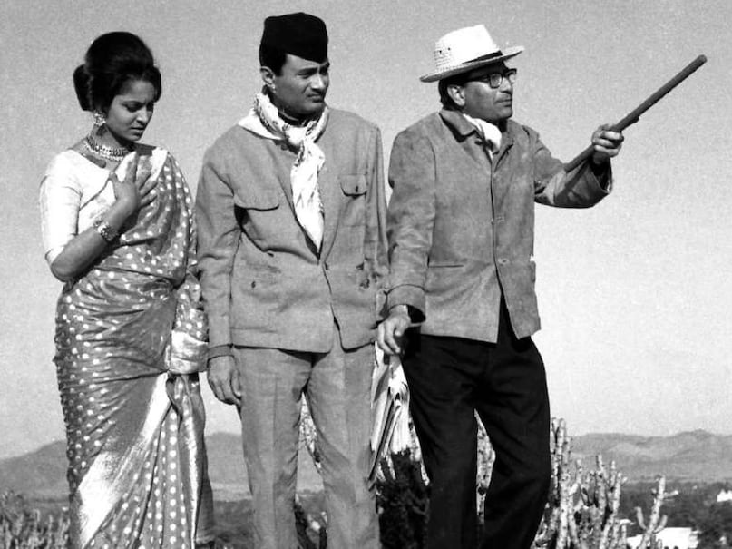 Vijay anand , Vijay anand aka Goldee , Dev anand Brother Vijay anand, superstar Dev anand, Dev Anand Brother Vijay Anand married his Niece , vijay anand Birth anniversary, vijay anand movies , vijay anand facts, Vijay anand first wife, विजय आनंद, विजय आनंद को कैसे मिला गोल्डी नाम, देवानंद के भाई विजय आनंद, विजय आनंद की पहली पत्नी, विजय आनंद ने सगी भांजी संग की शादी