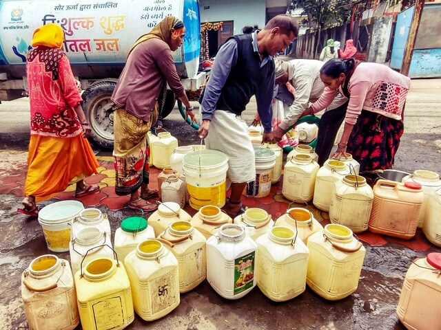 ग्राउंड रिपोर्ट: मौत का घूंट पी रही जनता… नोएडा से दिल्ली तक, पानी बन चुका जहर