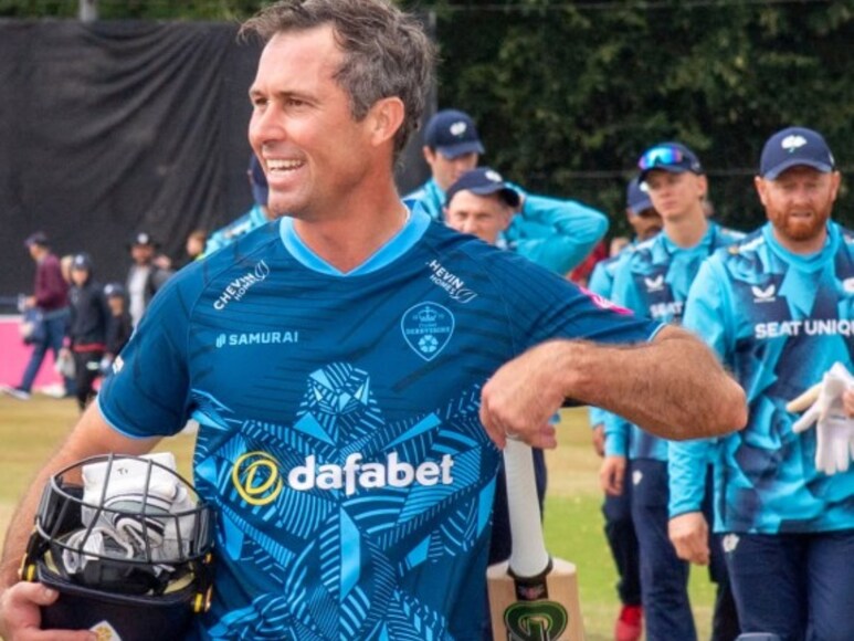 Italy announces t20 world cup team, icc t20 world cup, t20 world cup squad Italy, Wayne Madsen, Italy captain Wayne Madsen, इटली ने विश्व कप टीम का ऐलान किया, 42 साल के वेन मेडसन कप्तान, टी20 विश्व कप