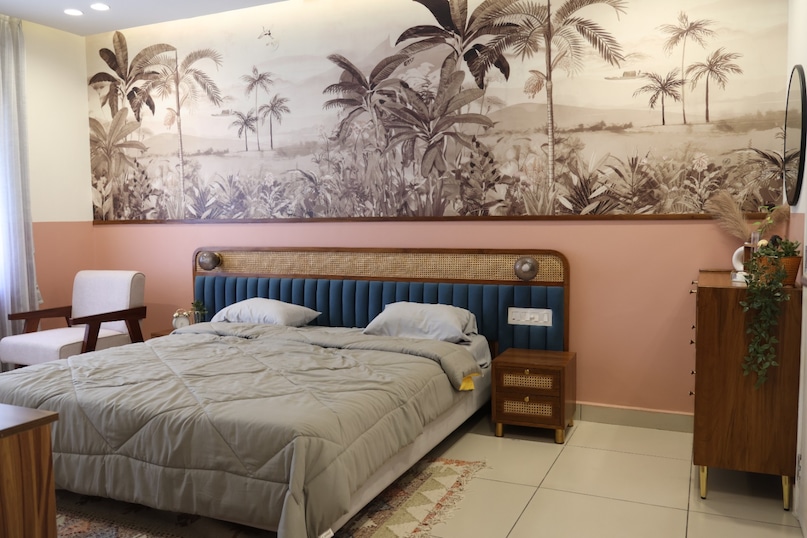 इसके अलावा रोजमर्रा की सुविधाएं सहज और आसान हैं. इन घरों के परिसर में ही एक पेशेवर टीम हाउसकीपिंग, मेंटेनेंस, लॉन्ड्री और डाइटिशियन द्वारा तैयार भोजन संभालती है. जरूरत पड़ने पर पर्सनल केयर और असिस्टेड सर्विसेज भी उपलब्ध कराती है. एक तरह से ये घर बुजुर्गों को वे सभी सुविधाएं तुरंत प्रदान करते हैं जो घर में रहते हुए उनके बेटे-बेटियां और सगे-संबंधी प्रदान करते हैं. इसके अलावा रोजमर्रा की सुविधाएं सहज और आसान हैं. इन घरों के परिसर में ही एक पेशेवर टीम हाउसकीपिंग, मेंटेनेंस, लॉन्ड्री और डाइटिशियन द्वारा तैयार भोजन संभालती है. जरूरत पड़ने पर पर्सनल केयर और असिस्टेड सर्विसेज भी उपलब्ध कराती है. एक तरह से ये घर बुजुर्गों को वे सभी सुविधाएं तुरंत प्रदान करते हैं जो घर में रहते हुए उनके बेटे-बेटियां और सगे-संबंधी प्रदान करते हैं.