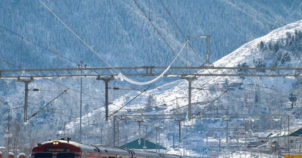 पहाड़ों पर 'सफेद आफत', मैदानों में बारिश, चलेंगी बर्फीली हवाएं... अगले 48 घंटे में कुदरत का दिखेगा रौद्र रूप, रहें अलर्ट