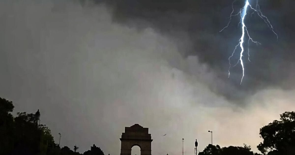 आंधी, बिजली और बारिश...UP-बिहार से लेकर दिल्ली-NCR तक 8 राज्यों में आसमान से गिरेगी आफत, IMD की चेतावनी
