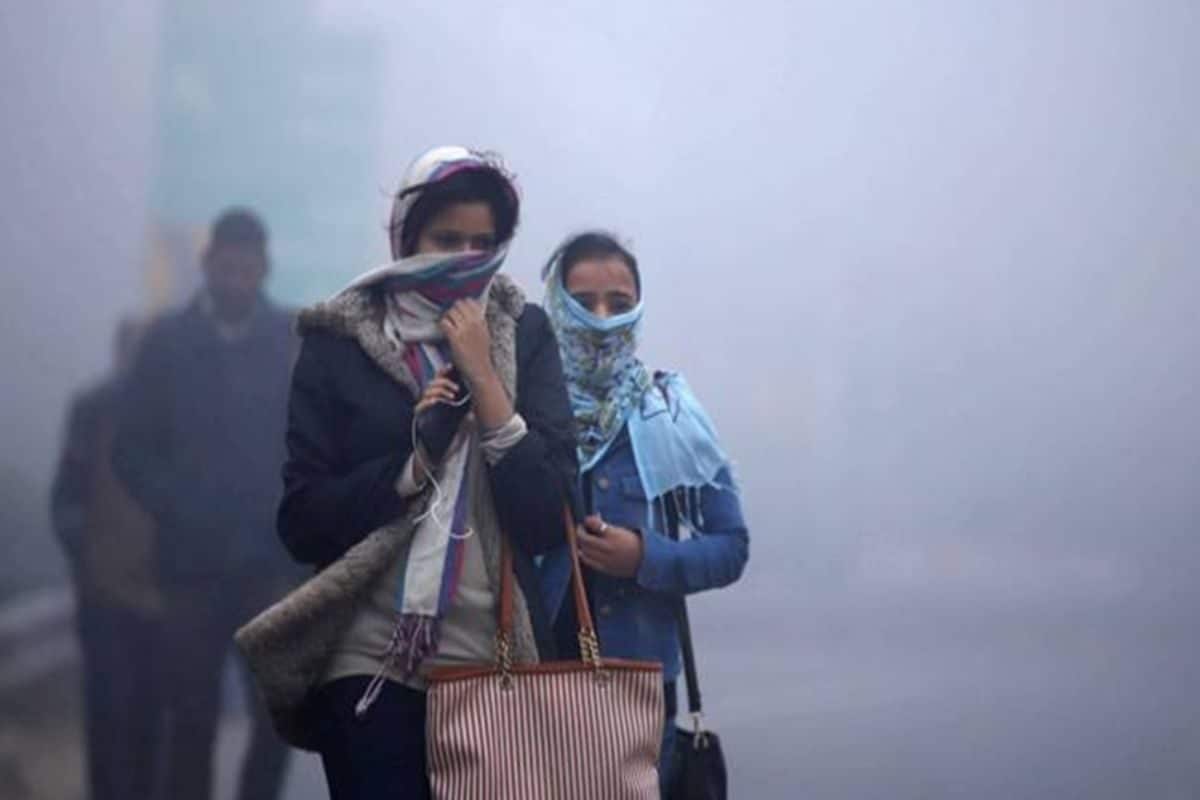 Aaj Ka Mausam Live: UP-बिहार में घना कोहरा दिल्ली में बारिश की आहट IMD ने बताया ठंड से कब मिलेगी राहत