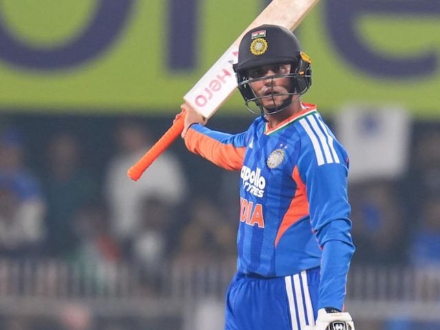 দুর্বল বোলিংয়ের বিরুদ্ধে ফর্মে ফিরলেন অভিষেক, জিম্বাবুয়ের শবযাত্রা