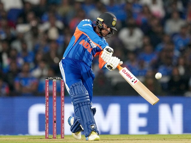 অভিষেক শর্মাও আশ্চর্য! প্রথমে বোলারদের ফাটালেন, তারপর এভাবে মজা করলেন।