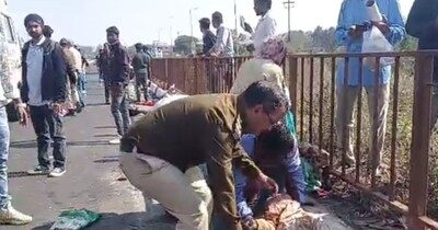 जबलपुर में हाईवे पर मौत बनकर दौड़ी कार की तलाश हो रही है.