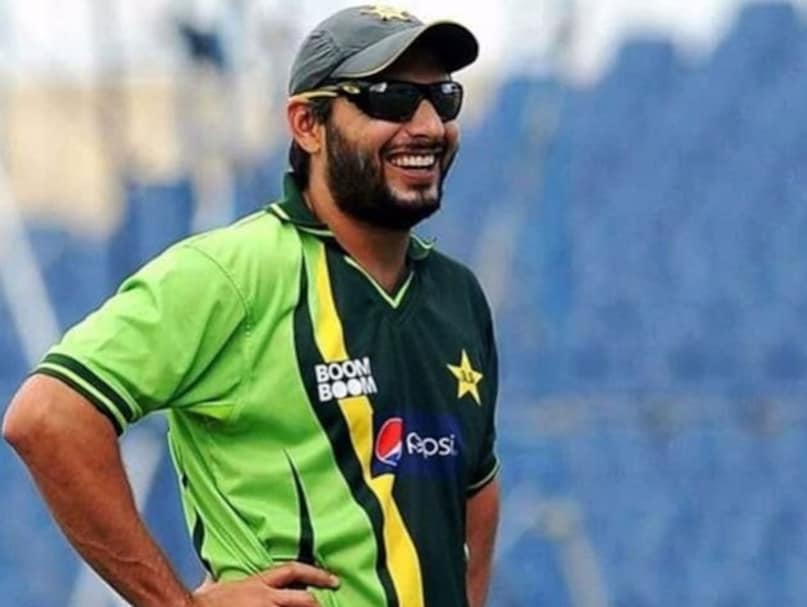 5 cricketers borrowed bats scripts history, cricketers big score borrowed bats, abhishek sharma, shikhar Dhawan, shahid Afridi, Mohinder Amarnath, Andy Sandham, cricket records, cricket records, अभिषेक शर्मा, शिखर धवन, उधार के बैट