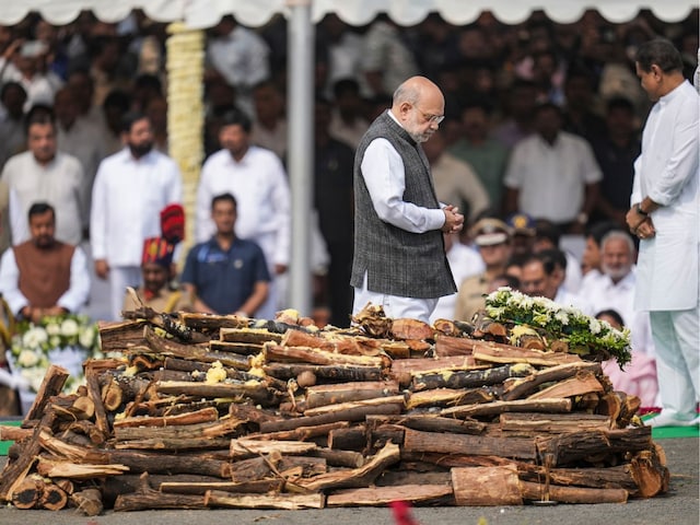 कौन कह रहा कि शिंदे-BJP से अलग होने वाले थे अजित पवार, क्यों हो रहा ऐसा दावा