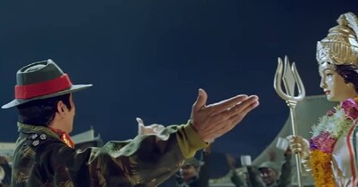 Amitabh Bachchan's Patriotic Song: 3 Superstars, Heart-Touching Lyrics