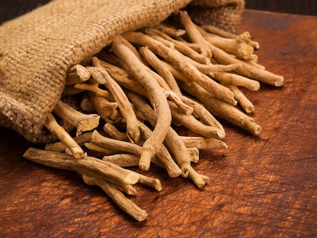 বাই-বাই বলে হাঁটুর ব্যথা! প্রতিদিন এই ভেষজটি সেবন করুন, আপনি শান্তিতে ঘুমাবেন