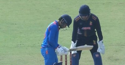 15 जनवरी को विदर्भ और कर्नाटक के बीच विजय हजारे ट्रॉफी का सेमीफाइनल खेला जाएगा. 